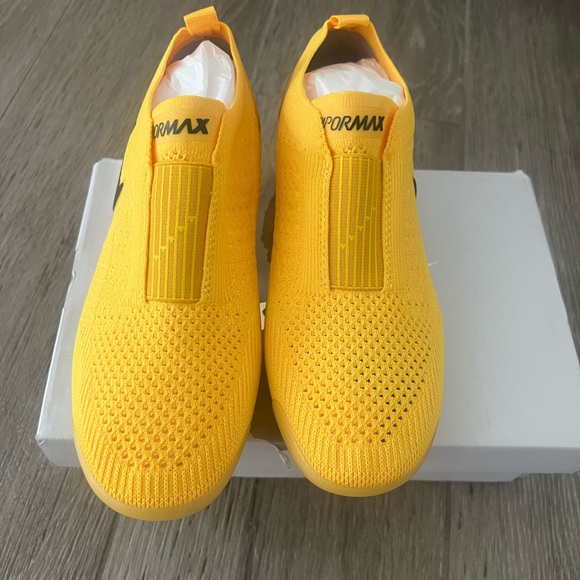 Nike Men's Bright Yellow Athletic Shoes - Picture 8 of 9